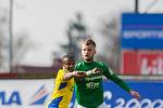 Zápas 23. kola 1. fotbalové ligy mezi týmy FK Jablonec a FC Fastav Zlín se odehrál 9. dubna na stadionu Střelnice v Jabloneci nad Nisou. Na snímku zleva Dame Diop a Vít Beneš.