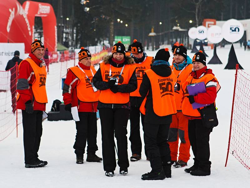 V Bedřichově odstartoval další ročník Jizerské 50. Pátek 8. února