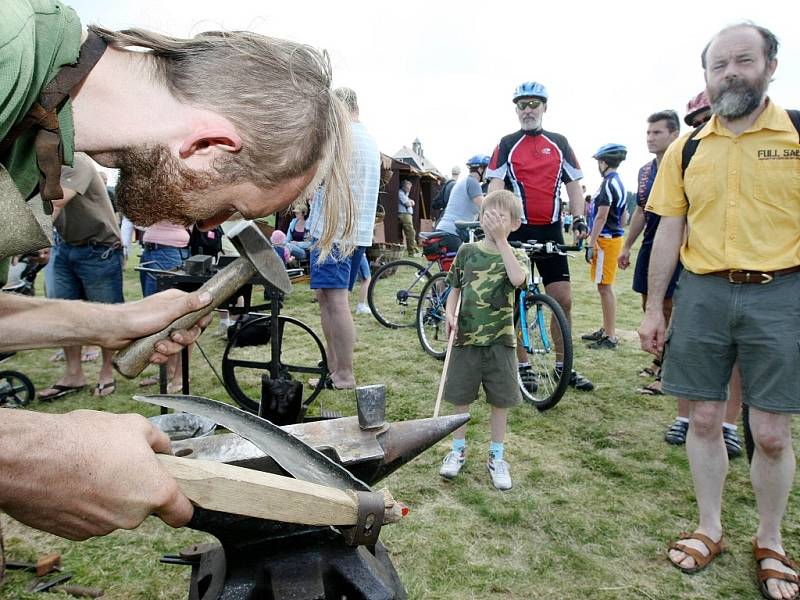 4. Anenská sklářská pouť se konala uprostřed nejvýše položené horské osady na Jizerce. 