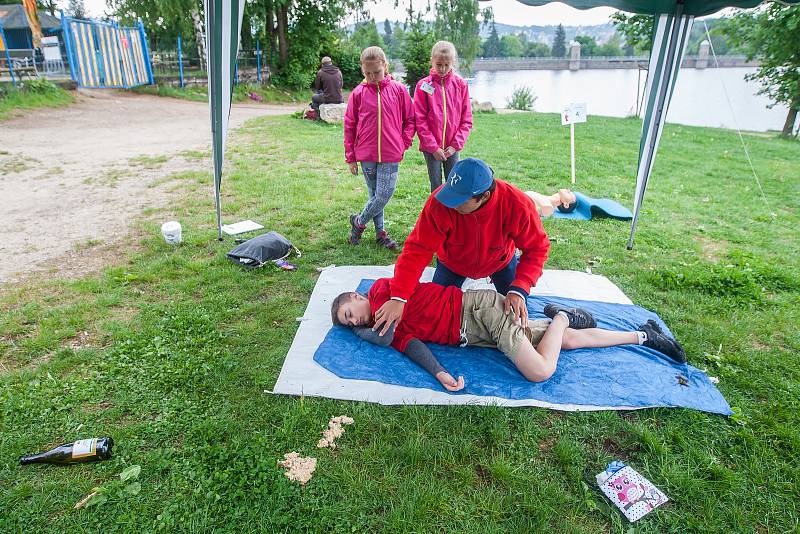 Krajské kolo Helpíkova poháru Libereckého kraje, zdravotně výchovné soutěže v první pomoci pro žáky pátých tříd základních škol, proběhlo 16. května u vodní nádrže Mšeno v Jablonci nad Nisou.