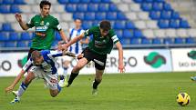 Fotbalisté Jablonce remizovali v Mladé Boleslavi 1:1. Na snímku Jakub Mareš z Mladé Boleslavi a Marek Kysela z Jablonce (vpravo).