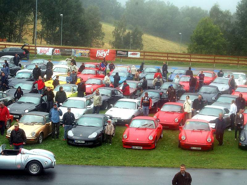 Letošní Porsche Classic Festival se uskuteční ve dnech 3. - 5. září a místem konání budou samozřejmě především Porscheho rodné Vratislavice nad Nisou.