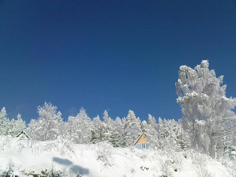 Zimní krása vyfotografovaná na nádraží ve Smržovce