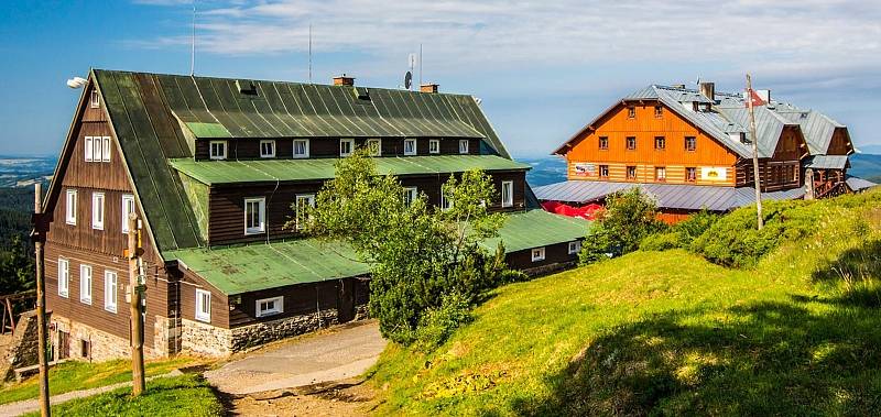 Horský hotel Štumpovka a Horská bouda Dvoračky.FOTO: dvoracky.cz