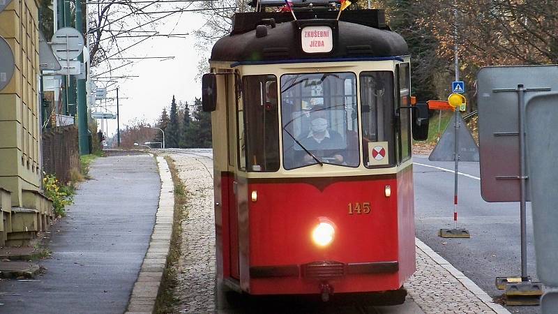 Liberecký Boveraclub společně s Dopravním podnikem měst Liberce a Jablonce nad Nisou, a.s. pro vás zprovoznil další historickou tramvaj, která nyní po zkouškách obdržela potřebný Průkaz způsobilosti drážního vozidla.