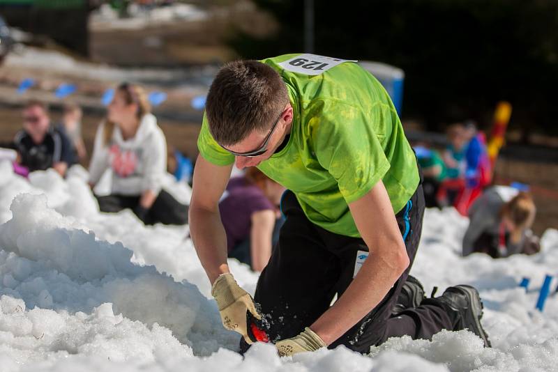 Skiareál v Rokytnici nad Jizerou pořádal 2. dubna 2017 druhý ročník zábavné akce s názvem Snowend, která byla určená především kopáčům pokladů či aktivním zahrádkářům. Originálním způsobem tak byla zakončena lyžařská sezona.