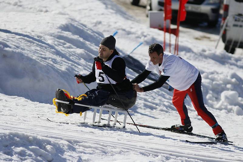 Handy Kvadriatlon 2018 je za několik dní. Společně se sportovci, jako v loňském roce, sejdou v Bedřichově. Ještě máte čas postavit tým nebo doplnit dvojici, kde chybí závodník. Snímky z roku 2017.