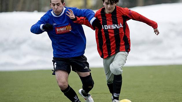 Na umělém trávníku v Desné v přípravném utkání porazila domácí Desná tým Lomnice 4: 1(1:0). 