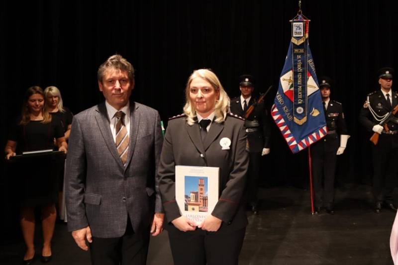 Slavnostní ceremoniál policie v Železném Brodě.