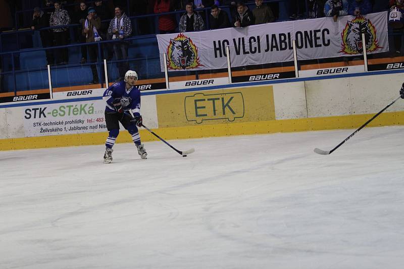 II. liga HC Vlci Jablonec - Stadion Vrchlabí 4:3. Vlci - modré dresy.