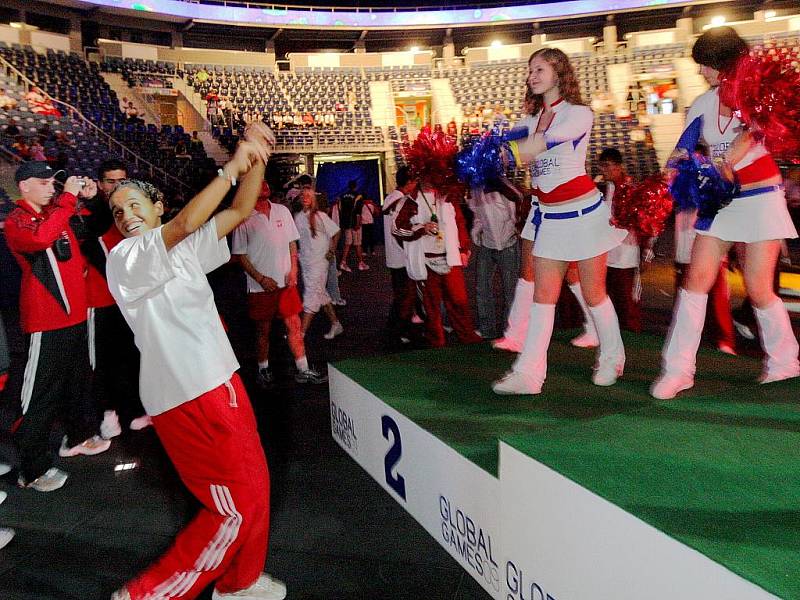 Poslední medailisté byli spolu s nejlepšími sportovci her Global Games 2009 oceněni na pondělním večerním slavnostním ukončení v liberecké Tipsport areně. Oficiality po 22. hodině vystřídala volná a velmi spontánní zábava na ploše.