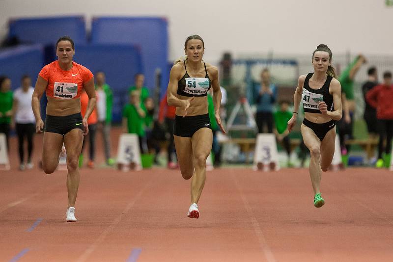 Atletický mítink Jablonecká hala 2018 proběhl 20. ledna v Jablonci nad Nisou. Na snímku zprava Jagoda Mierzynska, Barbora Procházková a Lucie Koudelová při disciplině 60 M ženy.