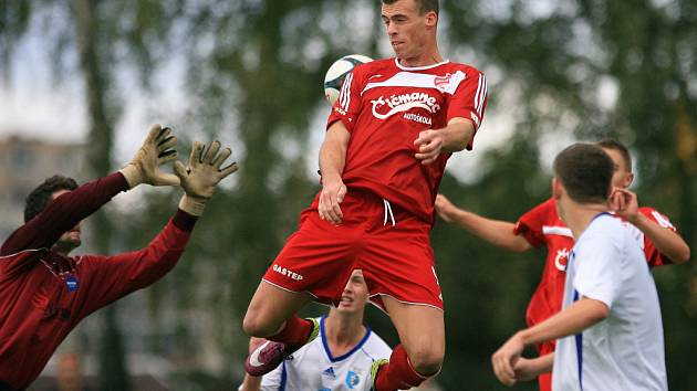 Jiskra Mšeno porazila v domácím utkání Nový Bydžov (v bílém) 2:0.