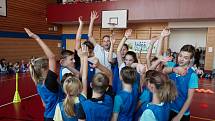  Malí školáci ze Semil vzhlíželi k basketbalistce Burgrové .