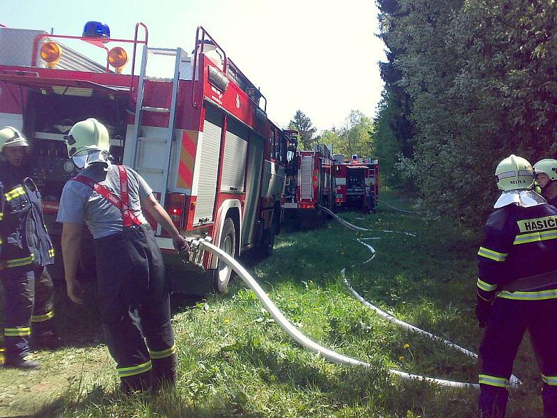 Sbor dobrovolných hasičů Rádlo. Hašení požáru lesního porostu.