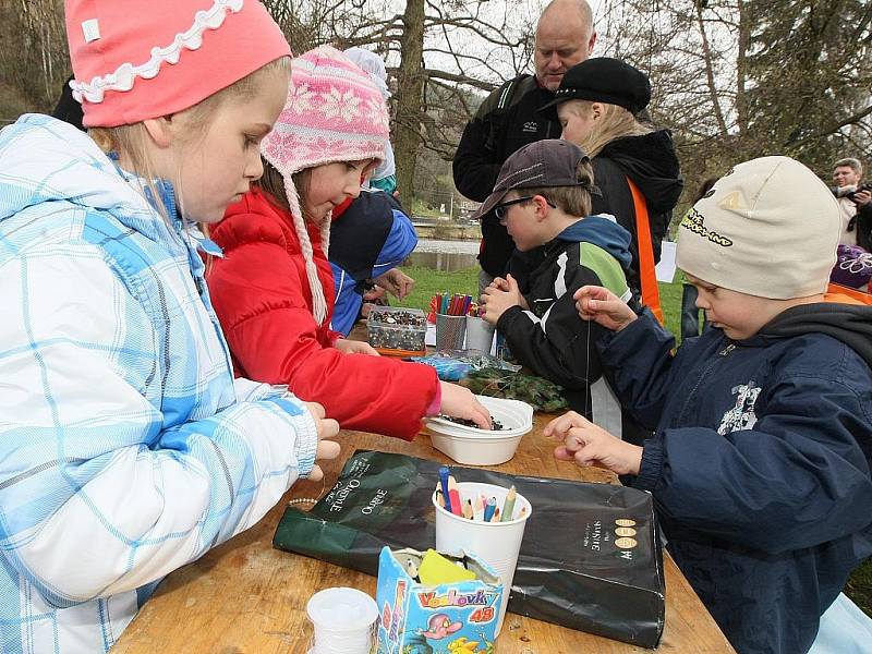 Vodáci a spřízněné duše otevřeli slavnostně sezonu 2011 na řece Jizeře u Žluté plovárny na Malé Skále.