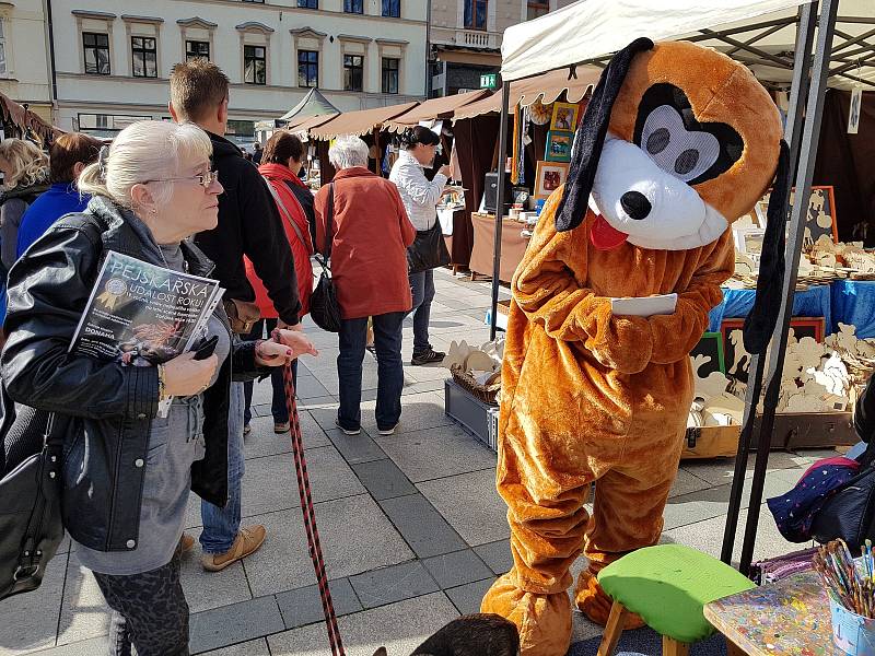 Tradiční jablonecké Podzimní trhy se v centru města konaly 22. a 23. září. Patří k nim i doprovodný program.