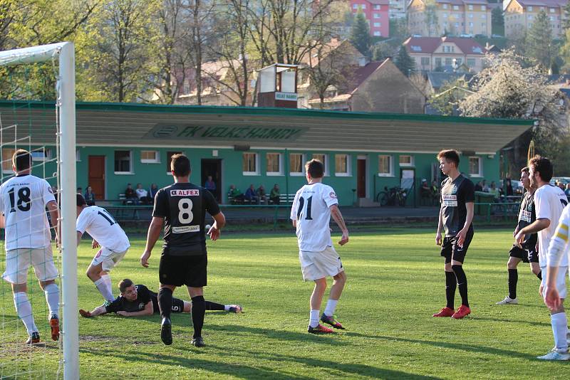 Ve velikonočním zápase I. B třídy východ stálo štěstí při domácích.Velké Hamry B - Držkov 3:2 (0:1)