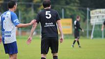 I. B třída. Východsousedské derby Smržovka - Lučany 2:2. Smržovka bílomodré dresy.