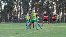 V zápase I. A třídy se hrálo derby skoro sousedů. Jenišovice si na domácí půdě změřily síly s týmem Pěnčína.