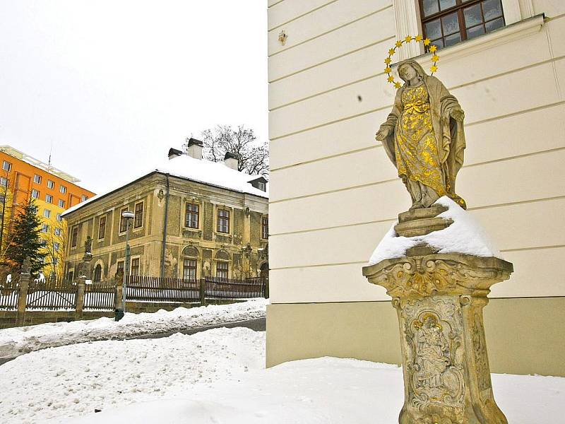 Město Jablonec získalo od státu budovu fary, za podmínek jejího zpřístupnění veřejnosti. Měl by zde vzniknout multifunkční kulturní stánek na oživení památky manželů Scheybalových.