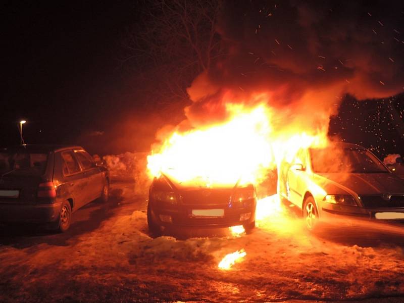 Požár automobilů v Tanvaldě