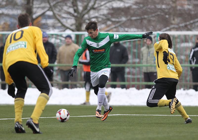 Fotbalisté Jablonce porazili Bohemians Praha 3:2. Na snímku se chystá ke střele Vukadin Vukadinovič z Jablonce.