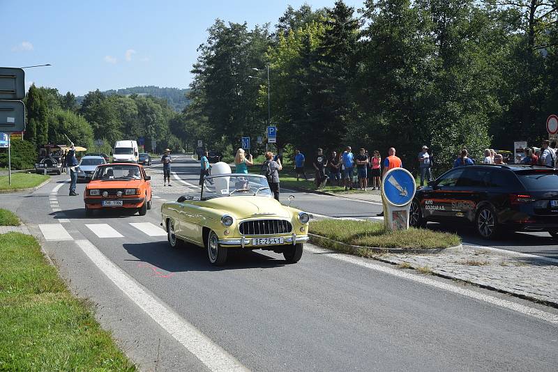 Na hasičské hřiště a jeho okolí na okraji obce Malá Skála se sjely v sobotu 4. září automobily Škoda MB. Již poosmé