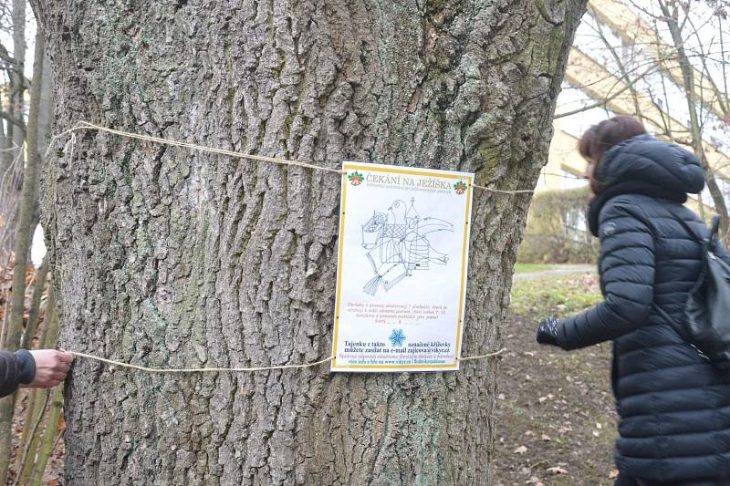 Dům dětí a mládeže Vikýř připravil pro všechny malé ale i velké putování po jabloneckých parcích s hrou Čekání na Ježíška.