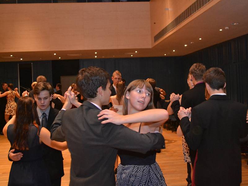 V jabloneckém Eurocentru se prvním tanečním krokům učí v podzimních kurzech TOPDANCE.