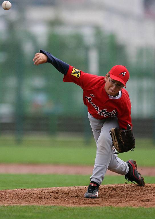 Ve středu pokračovalo ME kadetů v baseballu pěti zápasy. Na snímku utkání Německa s Rakouskem (v červeném), které skončilo debaklem Rakušanů 28:0.