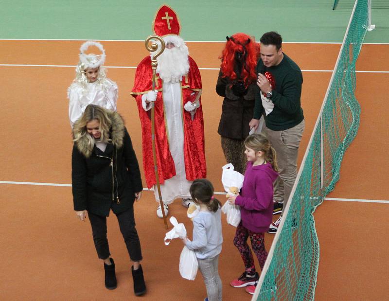 Čtyřletá spolupráce mezi hotelem Břízky a TK Břízky nese ovoce. Další z úspěšných společných akcí byl Mikulášský turnaj.