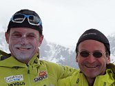 Vladimír Nosek s jedním z kamarádů horolezců Markem Holečkem neztráceli úsměv na tváři