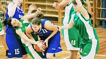 Basketbalistky Bižuterie (v zeleném) doma v neděli nestačily na Plzeň. Prohrály 51:72.