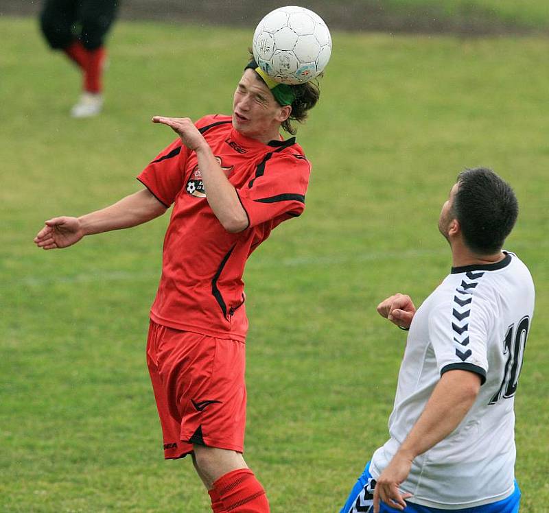 Hodkovice dokázaly porazit Lučany (v červeném) vysoko 6:1.