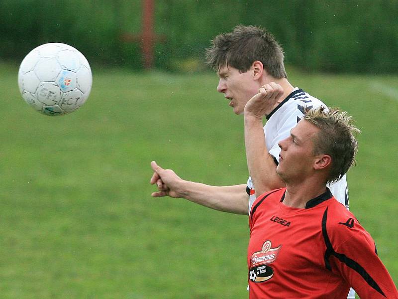 Hodkovice dokázaly porazit Lučany (v červeném) vysoko 6:1.