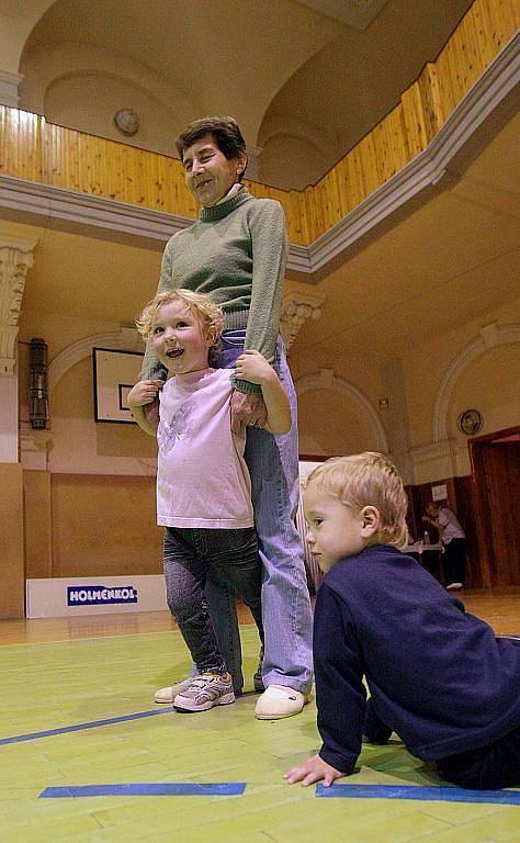 V den 21. výročí sametové revoluce se otevřely dveře jablonecké sokolovny. Sokolové vzpomněli výročí svobody a podpořili sbírku na sokolovnu.