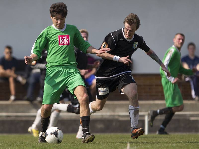 Fotbalisté Hodkovic porazili v I. B třídě Plavy (v zeleném) 2:1.