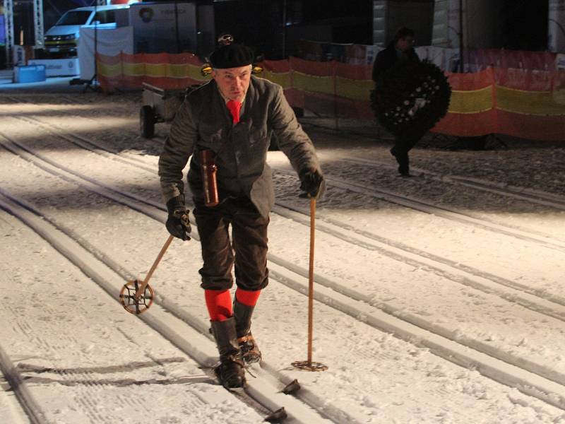 První den legendární Jizerské 50 zakončil závod historických lyžníků.