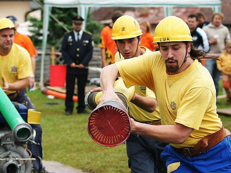 5. kolo Podkozákovské hasičské ligy 2009 v Tatobitech. Bozkovu A útok nepovedl a svůj pokus nedokončil. 