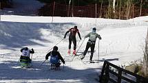 Handy Kvadriatlon 2018 je za několik dní. Společně se sportovci, jako v loňském roce, sejdou v Bedřichově. Ještě máte čas postavit tým nebo doplnit dvojici, kde chybí závodník. Snímky z roku 2017.