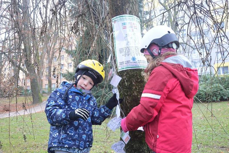 Dům dětí a mládeže Vikýř připravil pro všechny malé ale i velké putování po jabloneckých parcích s hrou Čekání na Ježíška.