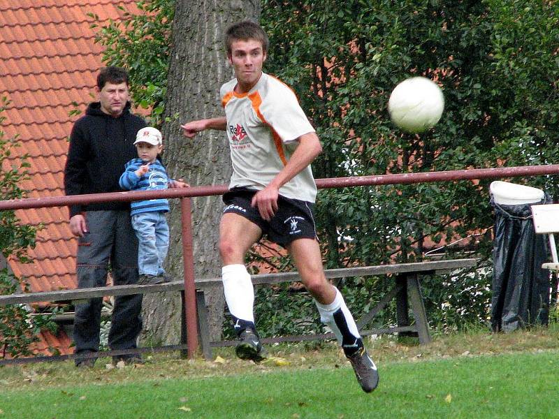 Fotbalisté Kokonína v šedém postoupili do semifinále Tipsport okresního poháru, když v úterý porazili Rychnov vysoko 5:1. V semifinále se Kokonín střetne s vítězem dvojice Lučany B – Jenišovice B.