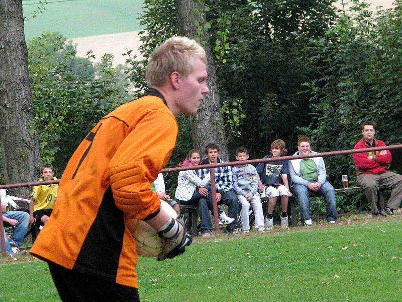 Fotbalisté Kokonína v šedém postoupili do semifinále Tipsport okresního poháru, když v úterý porazili Rychnov vysoko 5:1. V semifinále se Kokonín střetne s vítězem dvojice Lučany B – Jenišovice B.