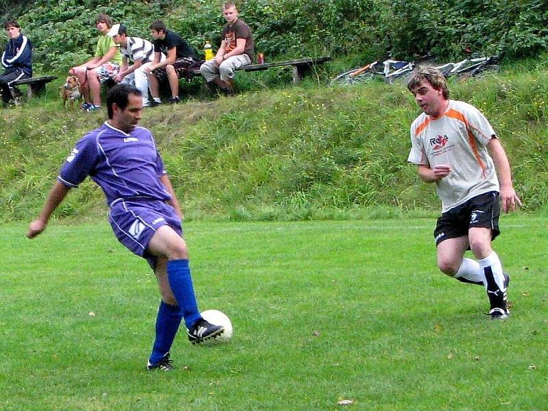 Fotbalisté Kokonína v šedém postoupili do semifinále Tipsport okresního poháru, když v úterý porazili Rychnov vysoko 5:1. V semifinále se Kokonín střetne s vítězem dvojice Lučany B – Jenišovice B.