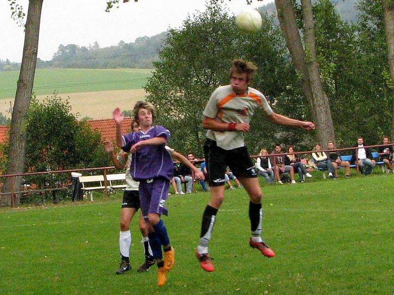 Fotbalisté Kokonína v šedém postoupili do semifinále Tipsport okresního poháru, když v úterý porazili Rychnov vysoko 5:1. V semifinále se Kokonín střetne s vítězem dvojice Lučany B – Jenišovice B.