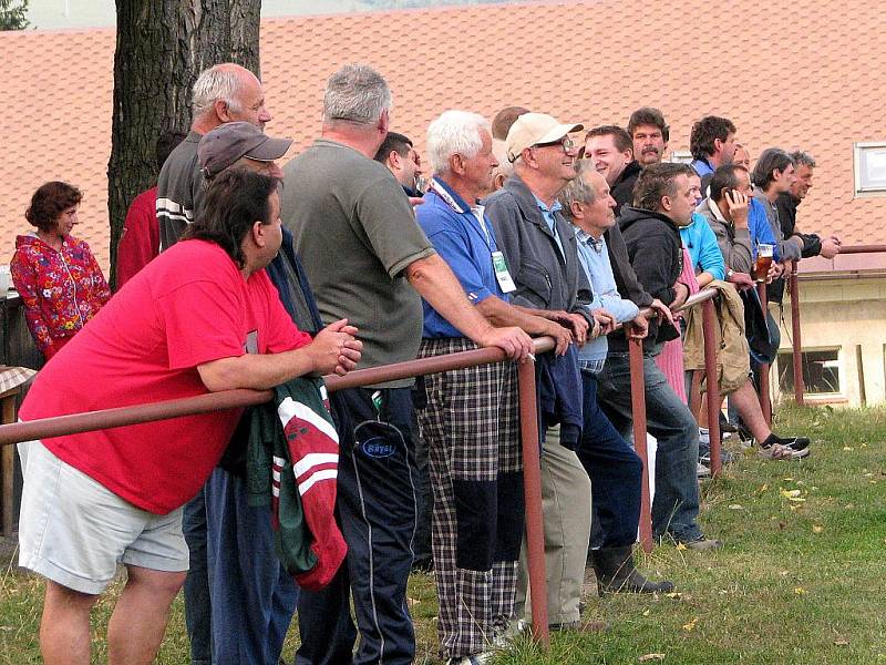 Fotbalisté Kokonína v šedém postoupili do semifinále Tipsport okresního poháru, když v úterý porazili Rychnov vysoko 5:1. V semifinále se Kokonín střetne s vítězem dvojice Lučany B – Jenišovice B.