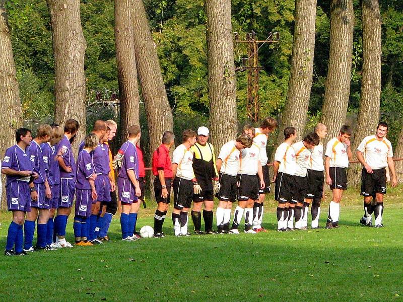 Fotbalisté Kokonína v šedém postoupili do semifinále Tipsport okresního poháru, když v úterý porazili Rychnov vysoko 5:1. V semifinále se Kokonín střetne s vítězem dvojice Lučany B – Jenišovice B.