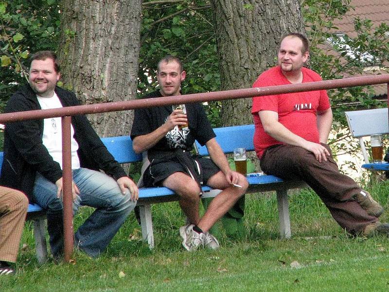 Fotbalisté Kokonína v šedém postoupili do semifinále Tipsport okresního poháru, když v úterý porazili Rychnov vysoko 5:1. V semifinále se Kokonín střetne s vítězem dvojice Lučany B – Jenišovice B.