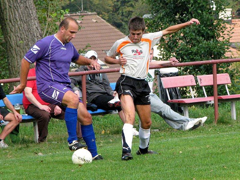 Fotbalisté Kokonína v šedém postoupili do semifinále Tipsport okresního poháru, když v úterý porazili Rychnov vysoko 5:1. V semifinále se Kokonín střetne s vítězem dvojice Lučany B – Jenišovice B.